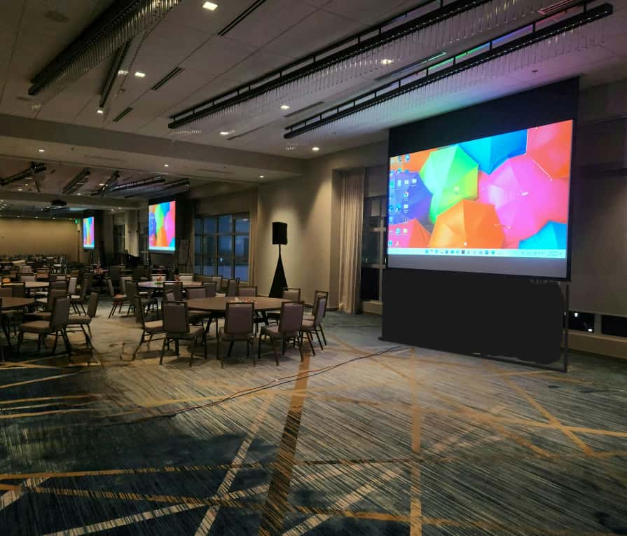 Proyección corporativa en Doral con pantalla de 120 pulgadas