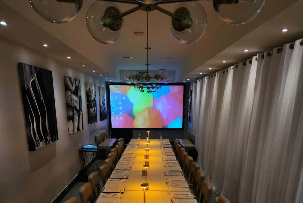 Instalación de pantalla para celebración en el sur de Florida